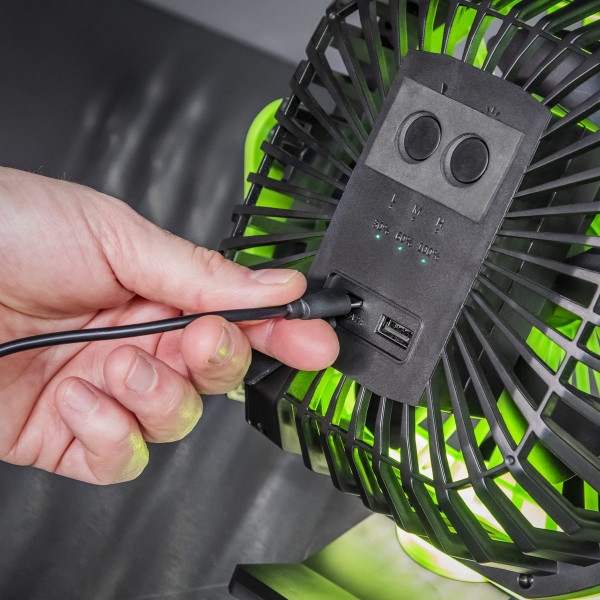 Sealey SCF8WL 8″ Portable Clip Fan with Worklight 4-Speed Sealey SCF8WL 8″ Portable Clip Fan with Worklight 4-Speed